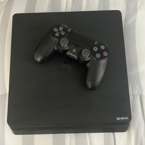 Selling this PlayStation 4 in very good condition